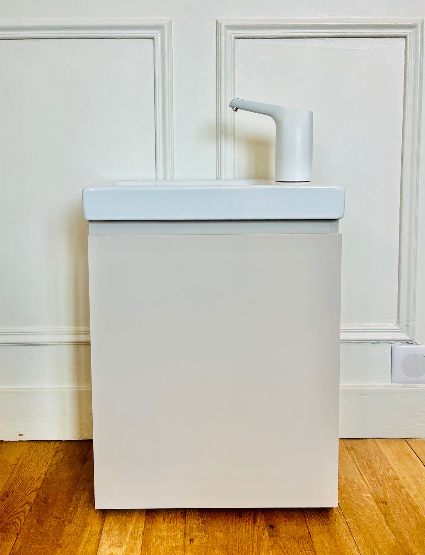 Lavabo Montessori évolutif pour enfant de 2 ans à 8 ans - mobile et autonome en eau - GRIS PERLE