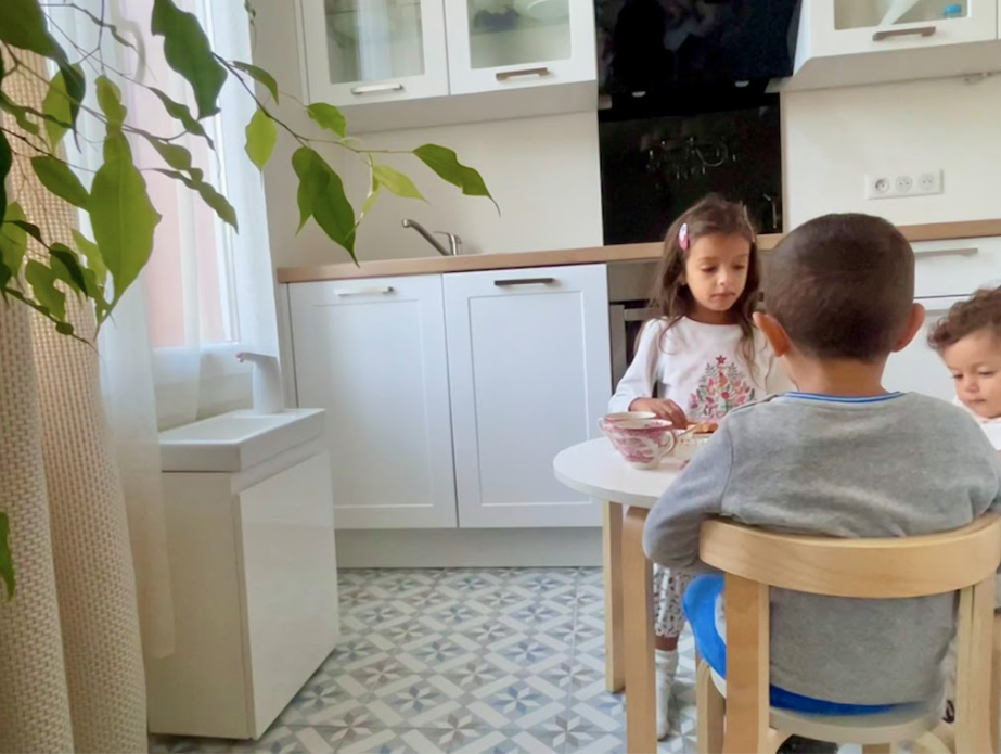 Montessori Kinderwaschbecken, 18 Monate – 8 Jahre | Mobil, wasserautark &amp; ​​ohne Arbeitsaufwand - WEISS